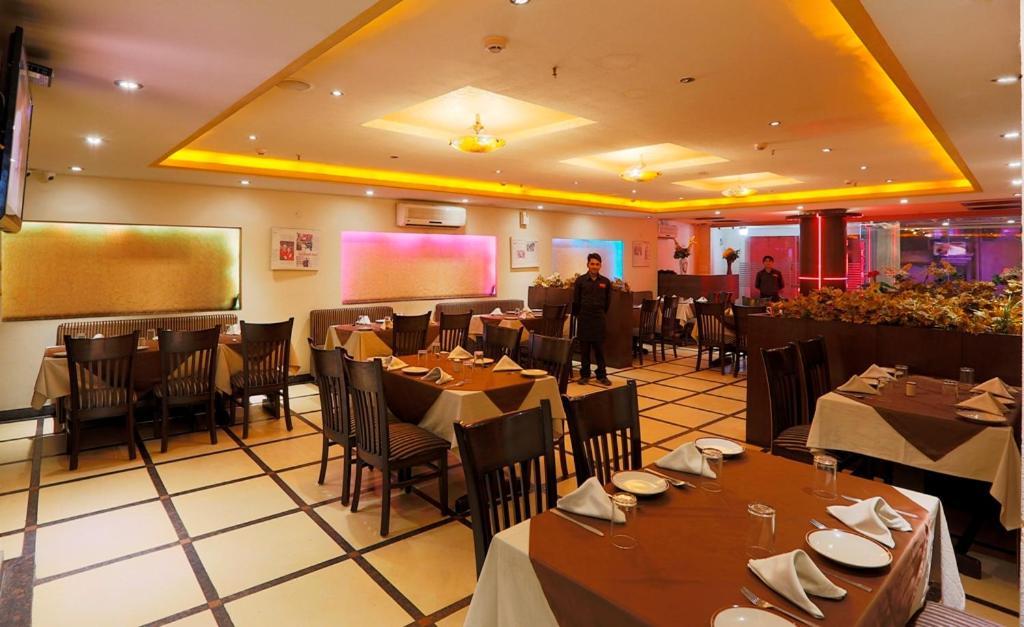 Airport La Sapphire Hotel & Restaurant New Delhi Extérieur photo