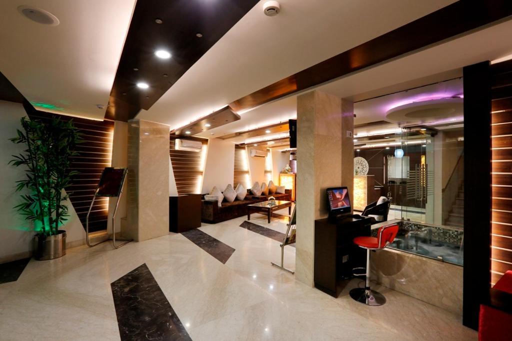 Airport La Sapphire Hotel & Restaurant New Delhi Extérieur photo