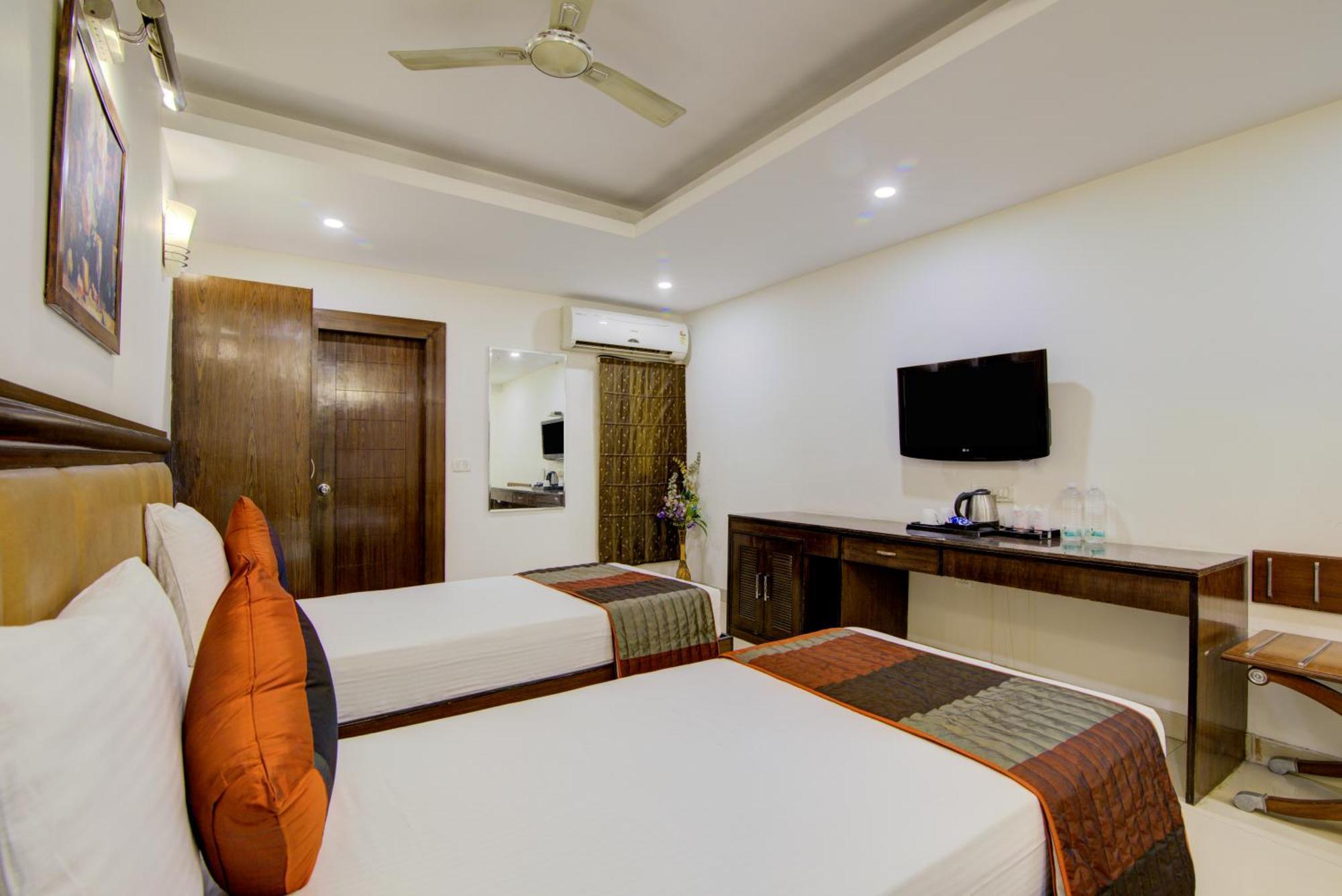 Airport La Sapphire Hotel & Restaurant New Delhi Extérieur photo