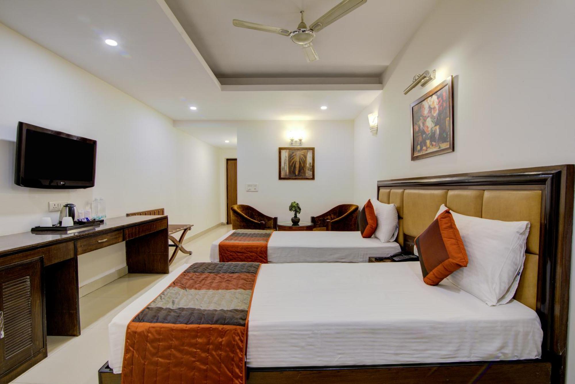 Airport La Sapphire Hotel & Restaurant New Delhi Extérieur photo