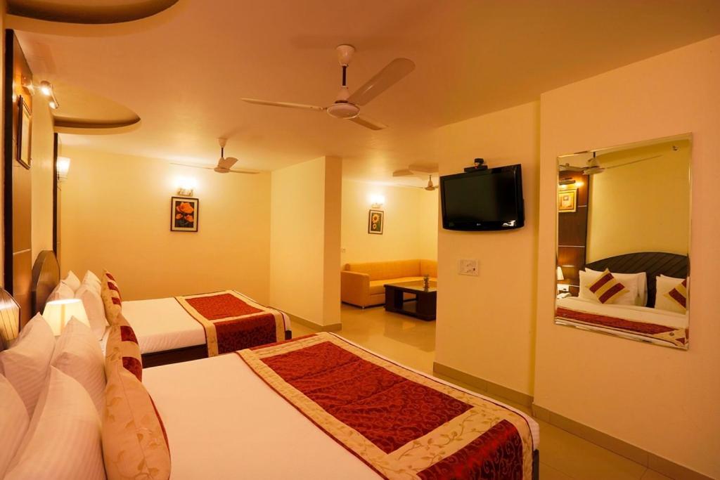 Airport La Sapphire Hotel & Restaurant New Delhi Extérieur photo