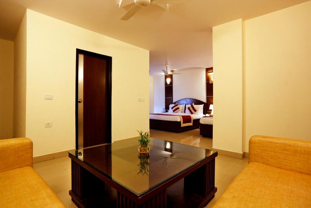 Airport La Sapphire Hotel & Restaurant New Delhi Extérieur photo