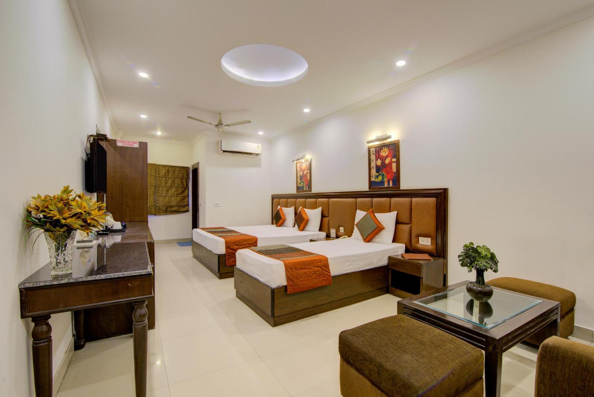 Airport La Sapphire Hotel & Restaurant New Delhi Extérieur photo