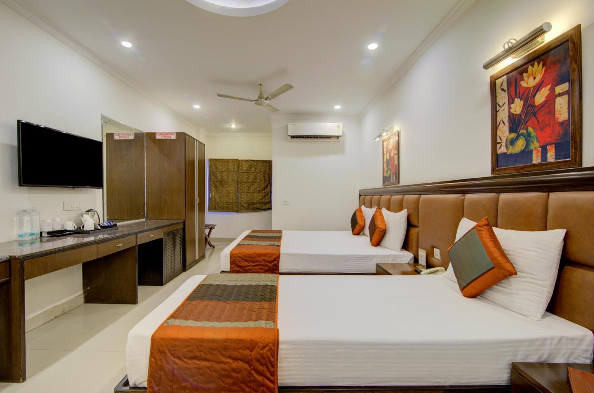 Airport La Sapphire Hotel & Restaurant New Delhi Extérieur photo