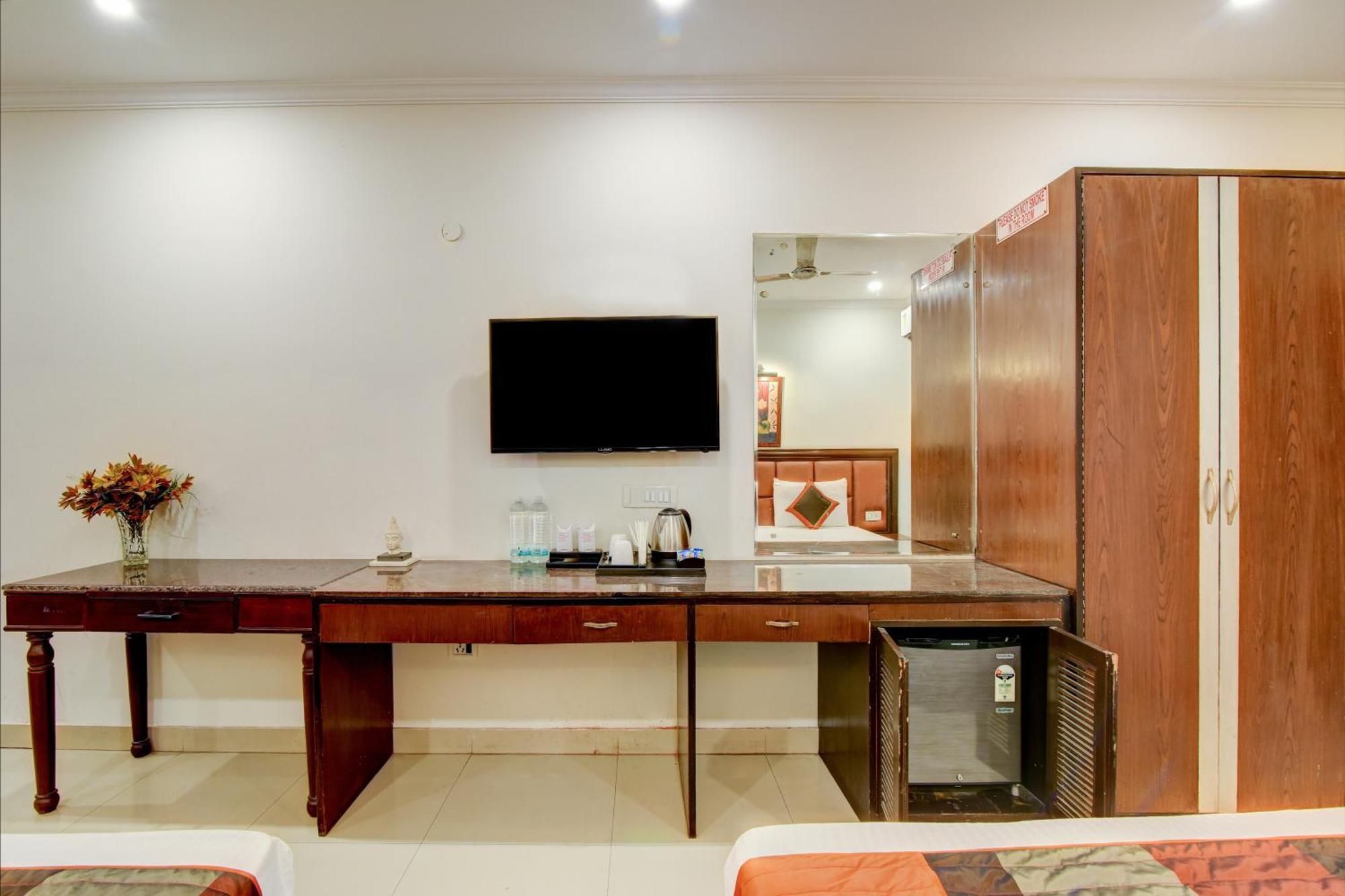 Airport La Sapphire Hotel & Restaurant New Delhi Extérieur photo