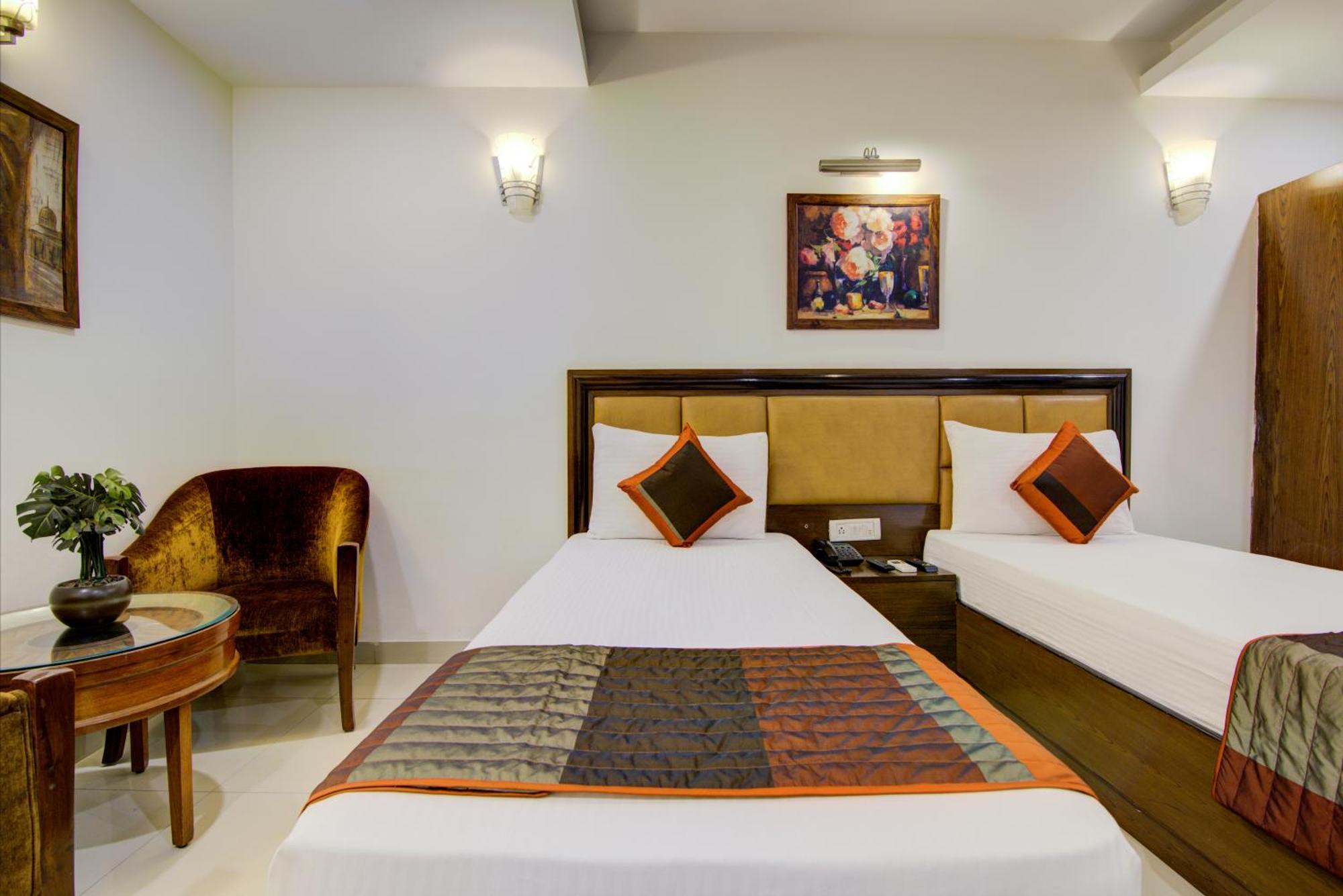 Airport La Sapphire Hotel & Restaurant New Delhi Extérieur photo