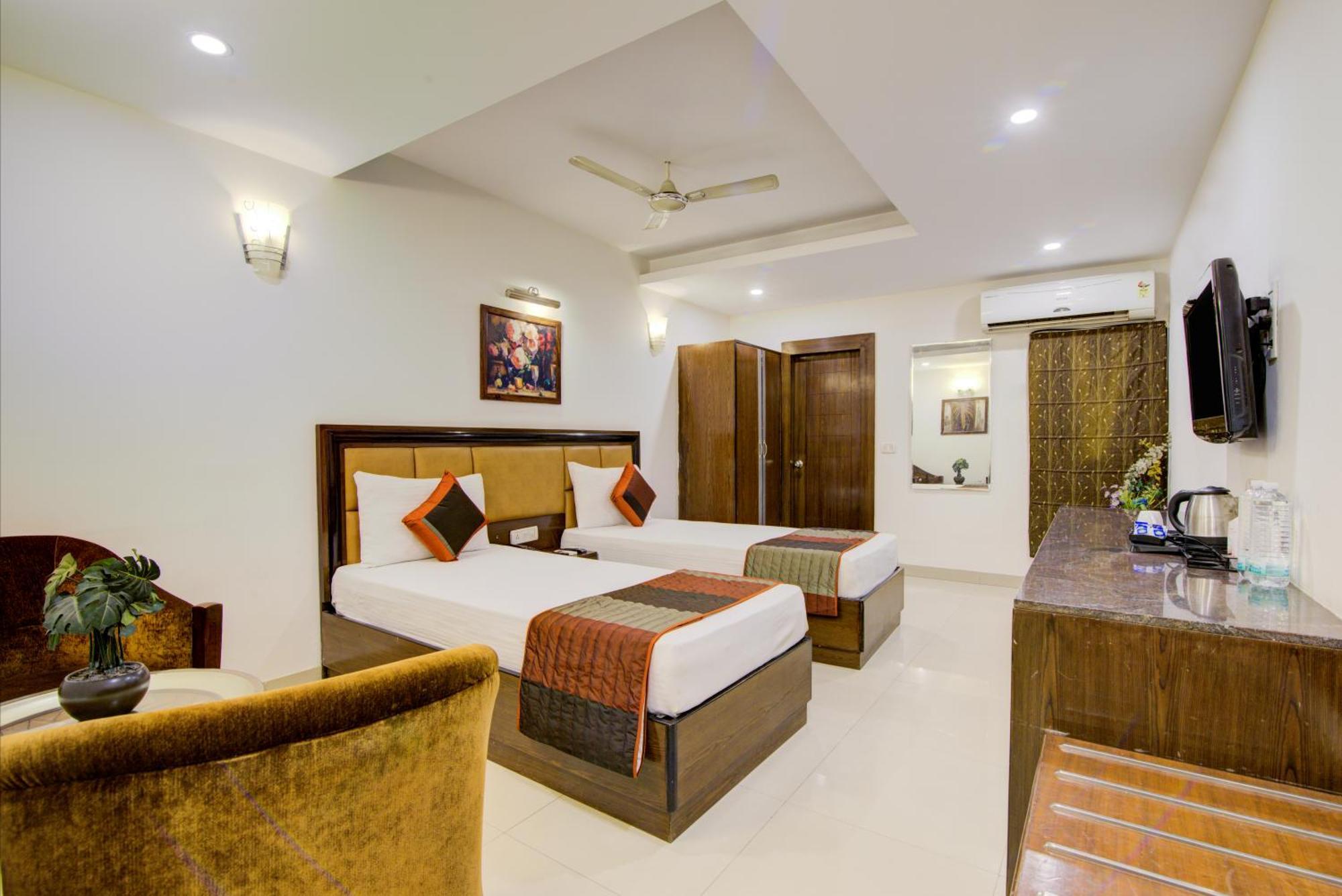 Airport La Sapphire Hotel & Restaurant New Delhi Extérieur photo