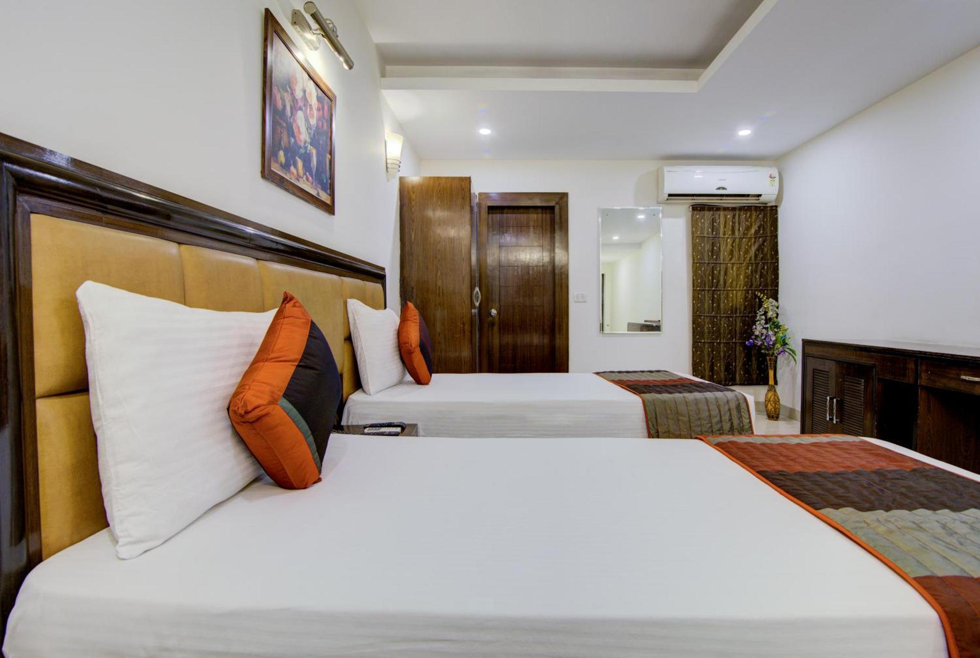 Airport La Sapphire Hotel & Restaurant New Delhi Extérieur photo
