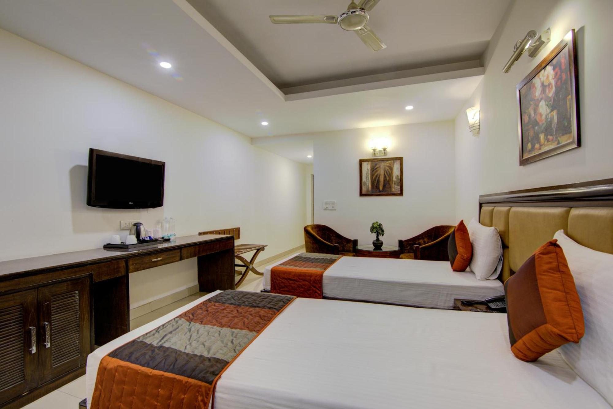 Airport La Sapphire Hotel & Restaurant New Delhi Extérieur photo
