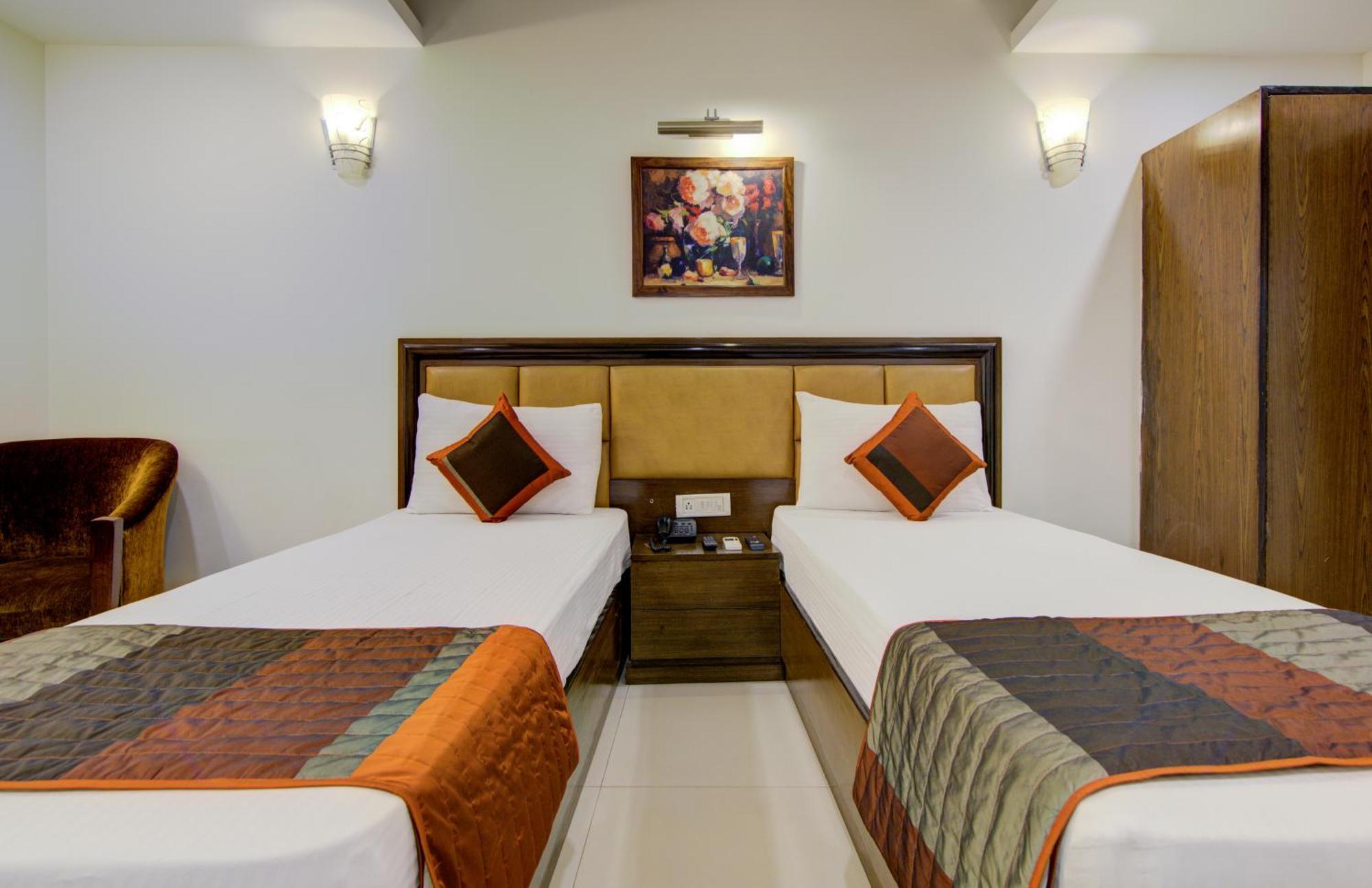 Airport La Sapphire Hotel & Restaurant New Delhi Extérieur photo